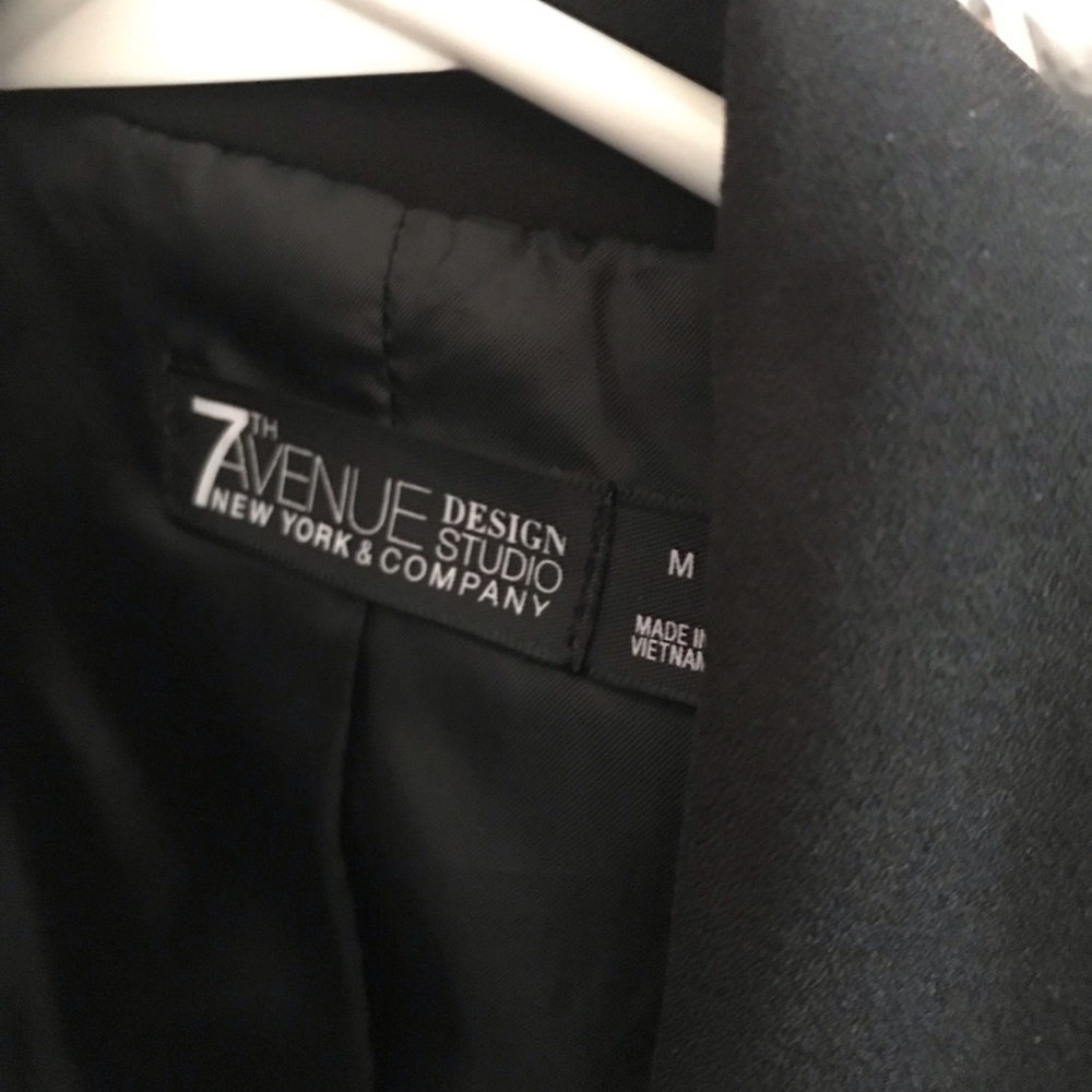 Gently Worn NY & Company Tuxedo Style Open Front Jacket/Blazer Black Size M - Picture 9 of 9